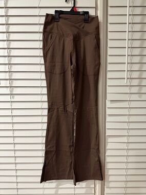 High-Rise Brown Flare Yoga Pants With Pockets! Super Plus! Size XS 🤎🤎